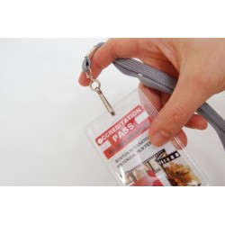 PORTA TARJETAS VERTICAL DE PVC TRANSPARENTE CON AGUJERO OVALADO PK 100 UDS